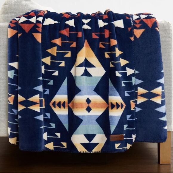 Pendleton Plush Throw Blanket 50X70 - Picture 2 of 6